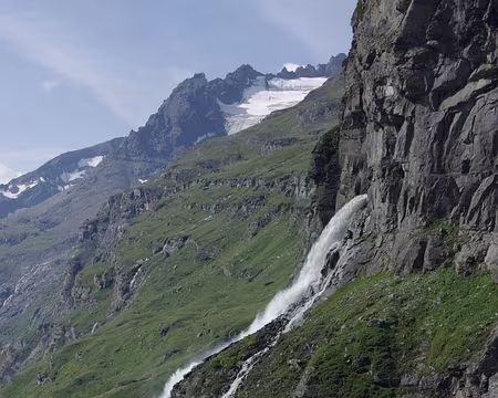 Déversement dans le lac de Mauvoisin de l'eau d'une vallée voisine (la dyure de Paxagnou), détournée par canalisation souterraine Déversement dans le lac de Mauvoisin de l'eau d'une vallée voisine (la dyure de Paxagnou), détournée par canalisation souterraine