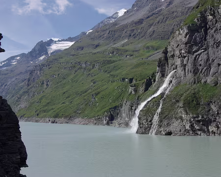 Le lac de Mauvoisin et la tour de Boussine (contrefort du Grand Combin) Le lac de Mauvoisin et la tour de Boussine (contrefort du Grand Combin)