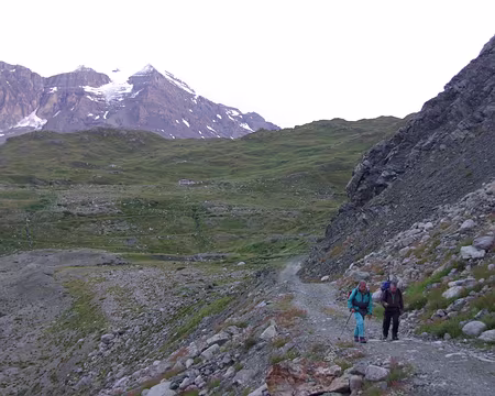 Quittant la cabane Chanrion le matin d'une mauvaise journée annoncée Quittant la cabane Chanrion le matin d'une mauvaise journée annoncée