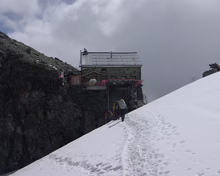 Arrivée à la cabane des Vignettes Arrivée à la cabane des Vignettes