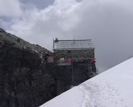 Arrivée à la cabane des Vignettes Arrivée à la cabane des Vignettes
