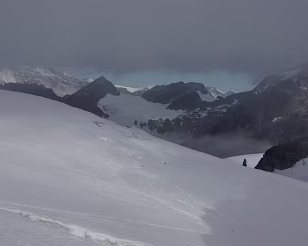 Vue partielle vers le grand Combin depuis le col de l'Évêque Vue partielle vers le grand Combin depuis le col de l'Évêque