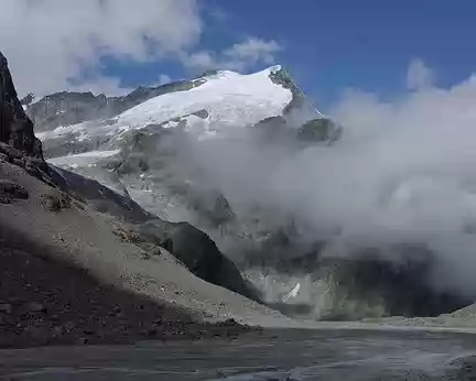 Le pigne d'Arolla 3772 m vu depuis la moraine du haut glacier d'Arolla Le pigne d'Arolla 3772 m vu depuis la moraine du haut glacier d'Arolla