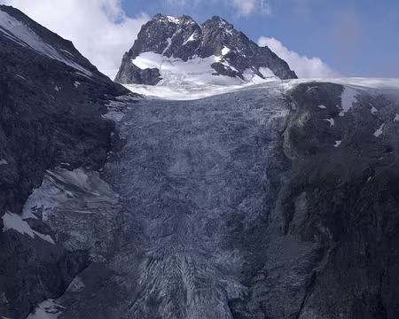 Le bas glacier d'Arolla et le petit mont Collon Le bas glacier d'Arolla et le petit mont Collon