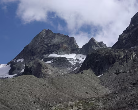Montée vers la cabane de Bertol Montée vers la cabane de Bertol