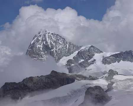 La dent Blanche vue du col de Bertol La dent Blanche vue du col de Bertol