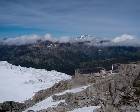 Refuge Albert Premier, au loin le Buet