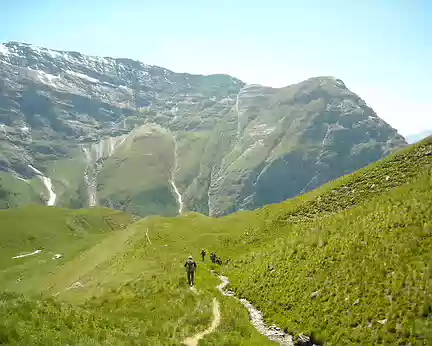 PXL039 Descente tranquille avec vue sur le Charbonnel; une pensée pour les copains