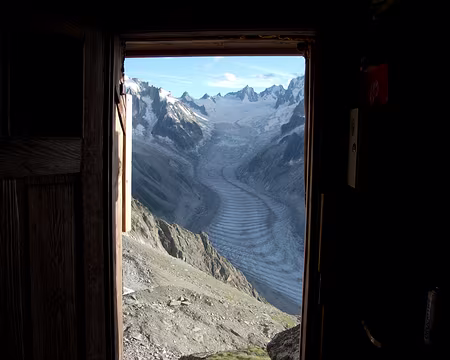 Vue sur la mer de glace, depuis le refuge de la Charpoua