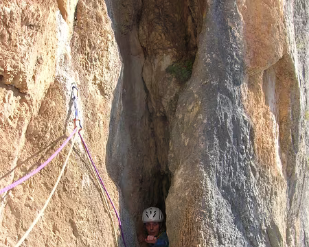 PXL000 La grotte, première longueur