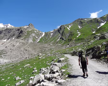 PXL001 ..et c'est parti pour la montée au bivouac par le col (raidasse) du Petit Ferret