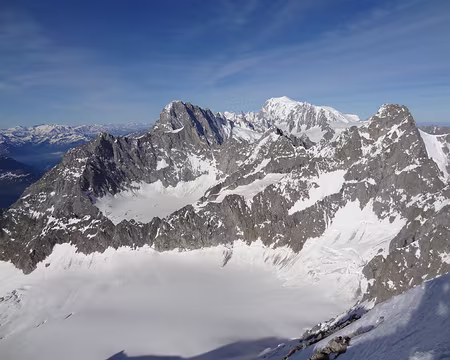 PXL017 Vue du coté italien avec le haut du glacier de Pré de Bar et un peu plus loin le glacier de Triolet