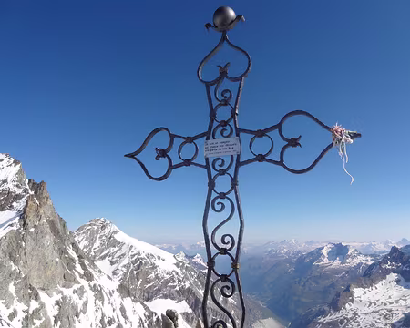 PXL043 La croix pour nous accueillir au sommet (3789m)