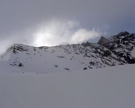 PXL055 2ème jour en marche l’arête du Blanc avec en arrière plan le Zinalrothorn