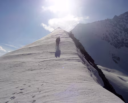 PXL072 Fin de la partie arête neigeuse. Tout le monde est ravi du spectacle