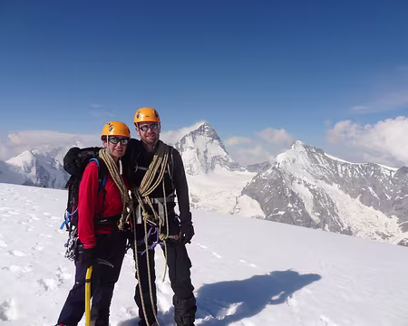 PXL079z253 re équipe des casques oranges