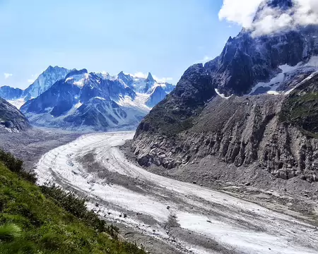 PXL001 Sur le chemin conduisant au refuge de la Charpoua au dessus des premieres échelles