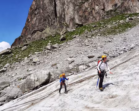 PXL004 Traversée sous le glacier de la Charpoua