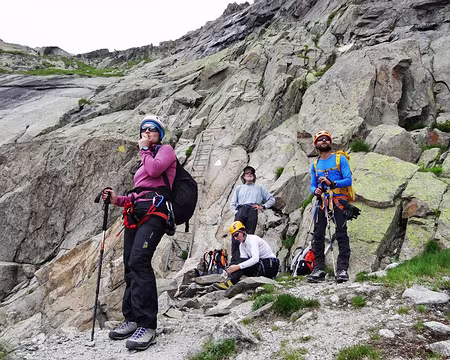 PXL008 En haut de la moraine conduisant au refuge de la Charpoua au pied des dernières échelles