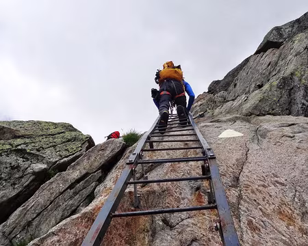 PXL009 Sur les dernières échelles conduisant au refuge de la Charpoua
