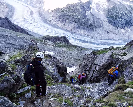 PXL019 En haut des échelles supérieures du refuge de la Charpoua