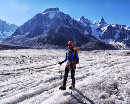 PXL063 Sur la Mer de Glace en descendant du refuge du Requin après le virage de Trélaporte, tout droit jusqu'au Montenvers