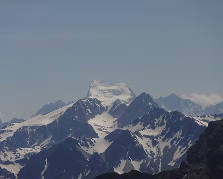 PXL013 Au loin la barre des Ecrins
