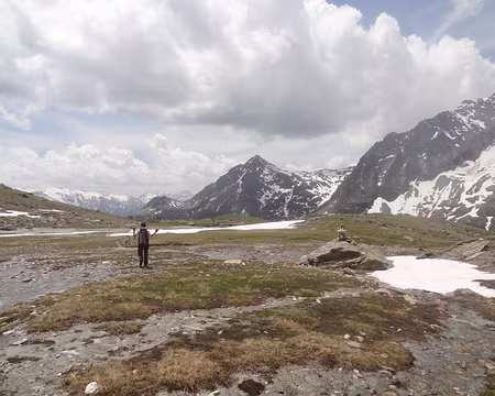 PXL024 Ça se lève enfin en redescendant sur le refuge de la Dent Parrachée