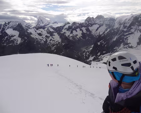 PXL033 Au fond le Cervin bien accroché