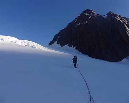 PXL008 ...on ira en face ; les Dômes de Miage