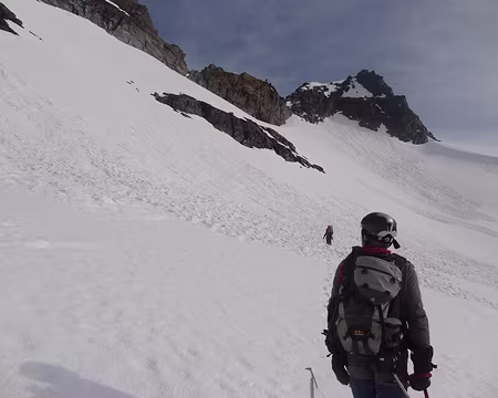 PXL002 Au fond à droite la Pointe du Genepy