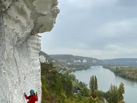 2025-10 Les Andelys Esther L, Annalisa P, Renaud T , détail sortie