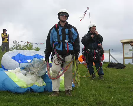 01z359 Denis, Dennis et Jérémy au déco du Salève, sous un ciel chargé...