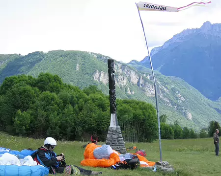 08 En vain, le vent forcit...