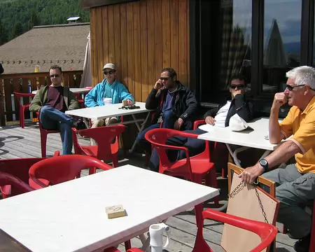 19 ...mais le vent du nord nous joue encore des tours : repos forcé devant un verre.