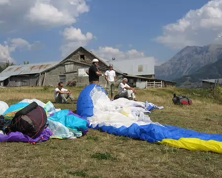 02 Les ailes sont étalées, mais le ciel nous fait hésiter.