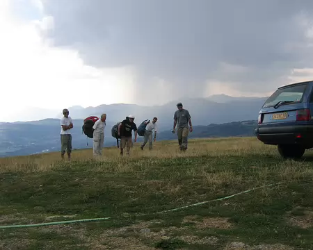 04 Finalement, un orage éclate et nous force à remballer notre équipement sans tarder.