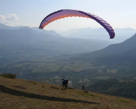 07z361 Un biplace décolle...