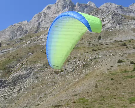 09 Un autre biplace au décollage. On est vers 1670 m d'altitude.