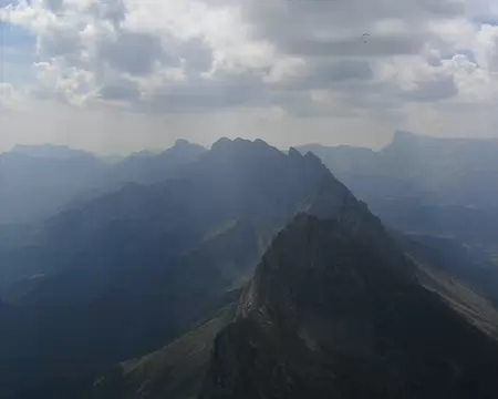 10 En vol, vers 2700 m d'altitude, vue sur la montagne de Féraud, au nord du déco.