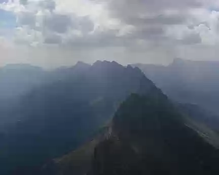 10 En vol, vers 2700 m d'altitude, vue sur la montagne de Féraud, au nord du déco.