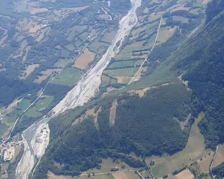 12 On continue en traversant la vallée du Drac vers le Valgaudemar.