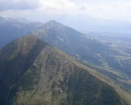 13 Puis cap au sud : on laisse la montagne du Petit-Chaillol, en direction du Cuchon (2375 m).