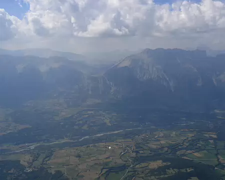 14 Le col du Noyer, d'où nous avons décollé, vu depuis l'autre côté de la vallée du Drac.