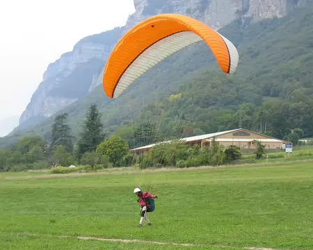 29 Catherine atterrit devant les falaises de Lumbin.