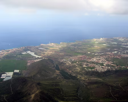 01 La côte Sud-Ouest de Tenerife, en vol au-dessus de la crête de 