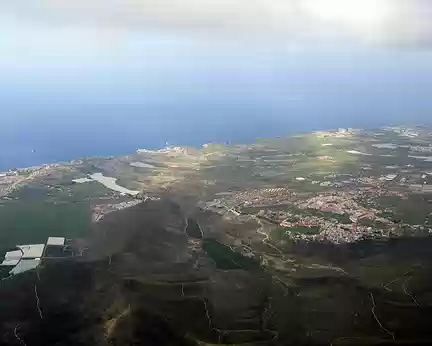 01 La côte Sud-Ouest de Tenerife, en vol au-dessus de la crête de "los Dedos".
