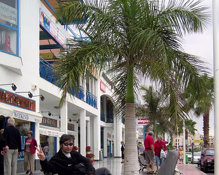 07 Pierre sur un banc, à 