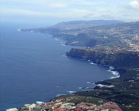 25 La côte, en regardant vers l'Est pendant le plouf depuis le volcan.