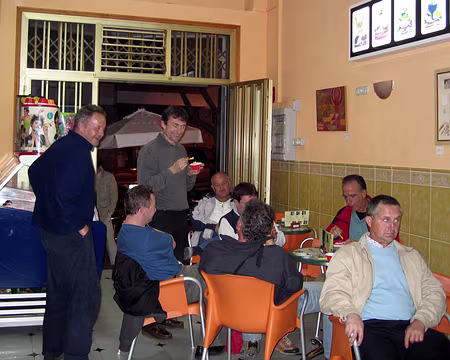 33 Dégustation de glaces devant notre hôtel.